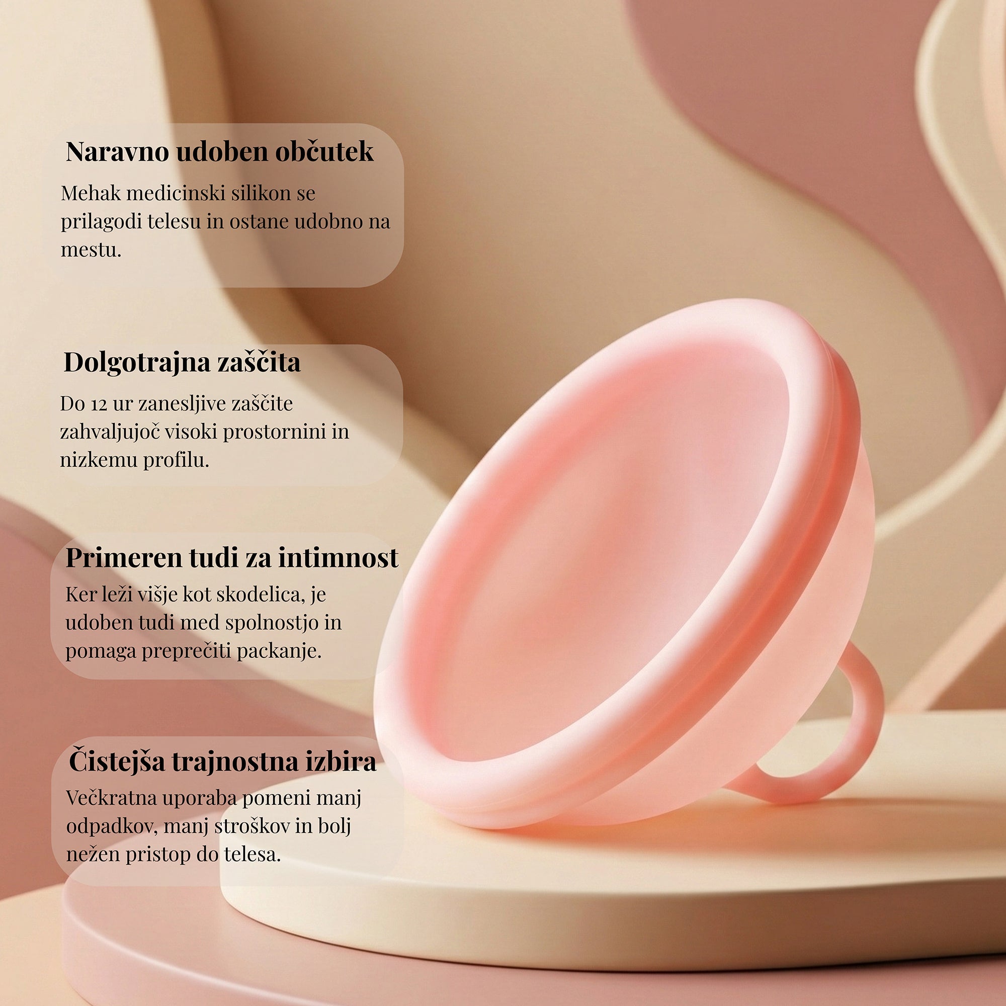 Floena Menstrual Disc v roza barvi, izdelan iz mehkega medicinskega silikona, ki se prilagodi telesu in nudi zaščito do 12 ur. Primeren za ljudi, ki iščejo udobje, zanesljivost in ekologijo.