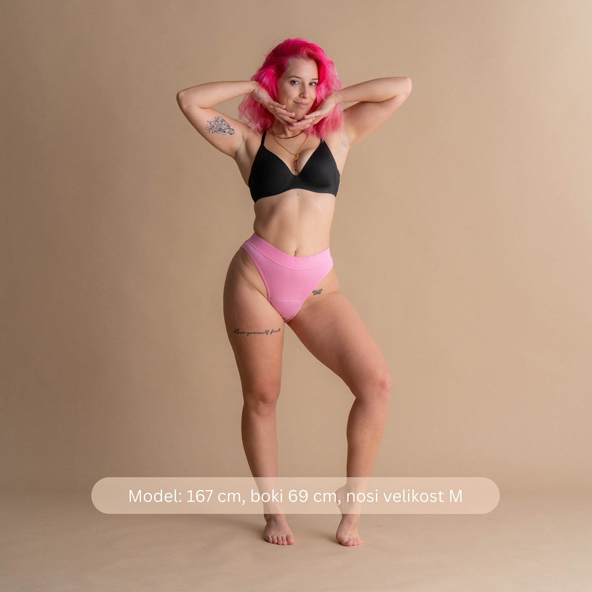 Model 167 cm, boki 69 cm, nosi velikost M – Leakproof Ribbed High Waist Brief pink